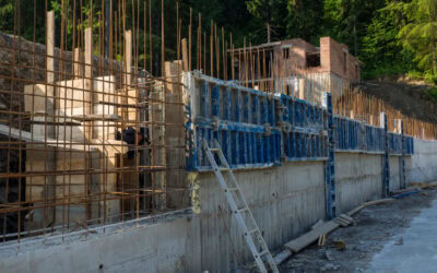 Rozpočtárske tipy: Ako správne vypočítať cenu obojstranného debnenia múrov